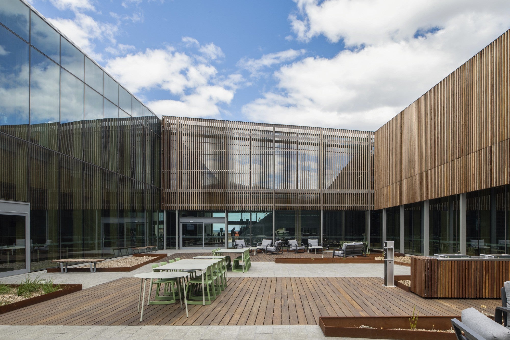 Framing the Future: How Super SHade 52S-1 Glass Shapes the Cradle Coast Campus