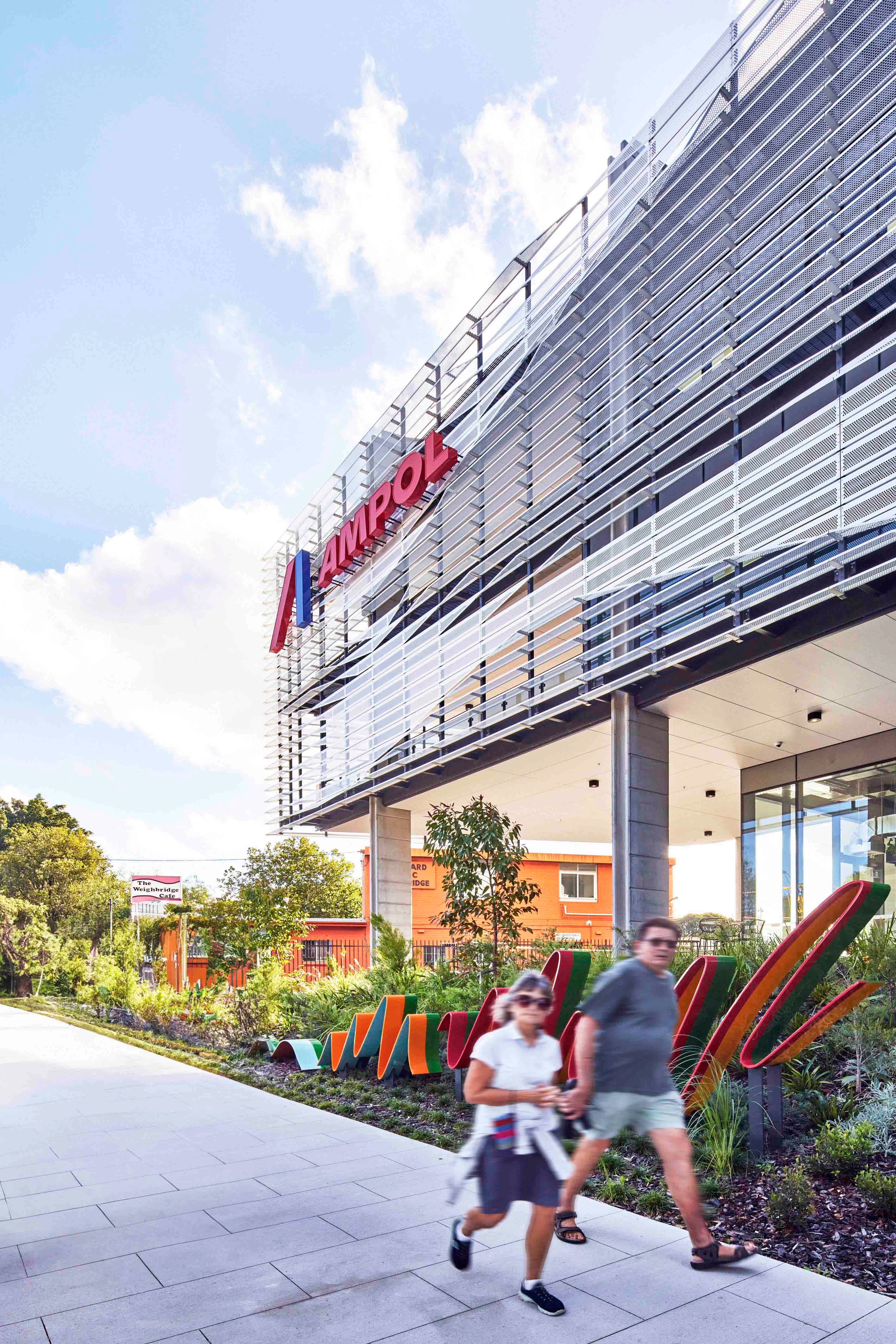 Plati SHade 39-7 on Light Grey Low-E IGU