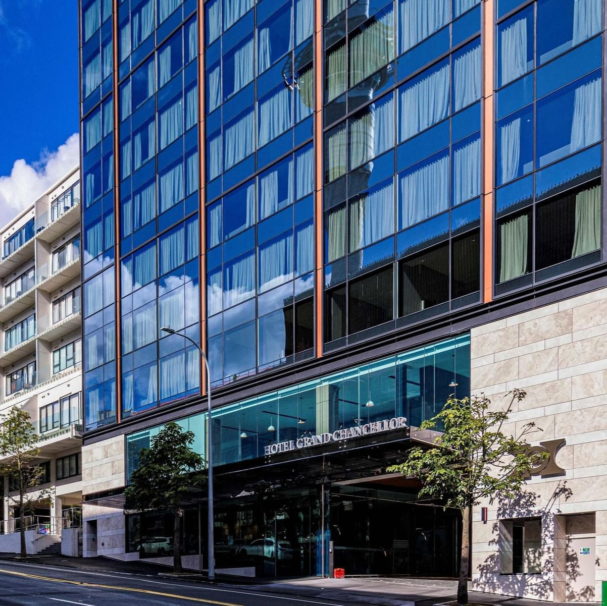 Aqua SHade 44-1 on Clear UniQ-SHade Low-E IGU