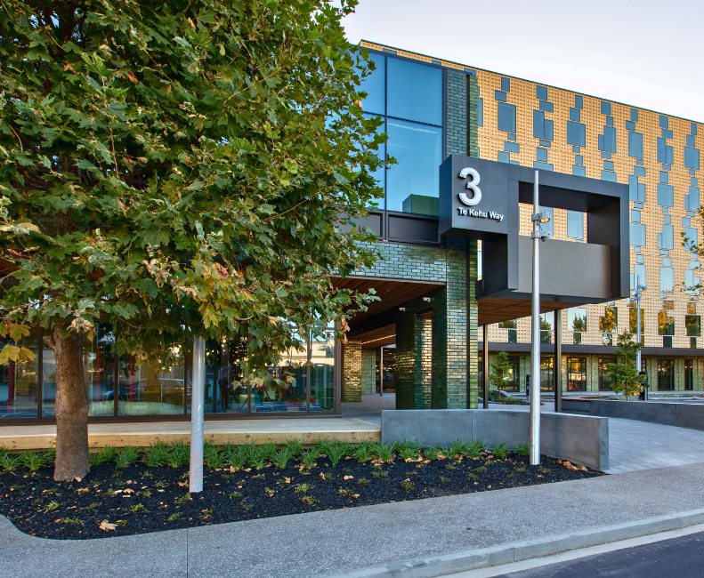 Aqua SHade 60-1 on Clear Low-E IGU